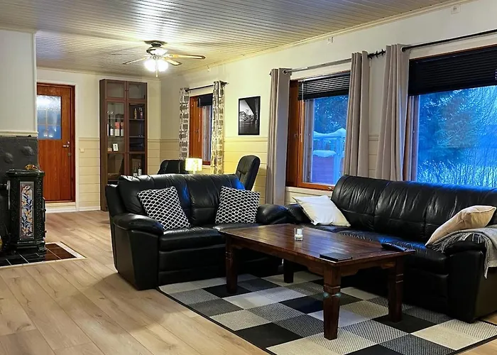 Casa de Férias Cozy Timber With Sauna & Grill Hut